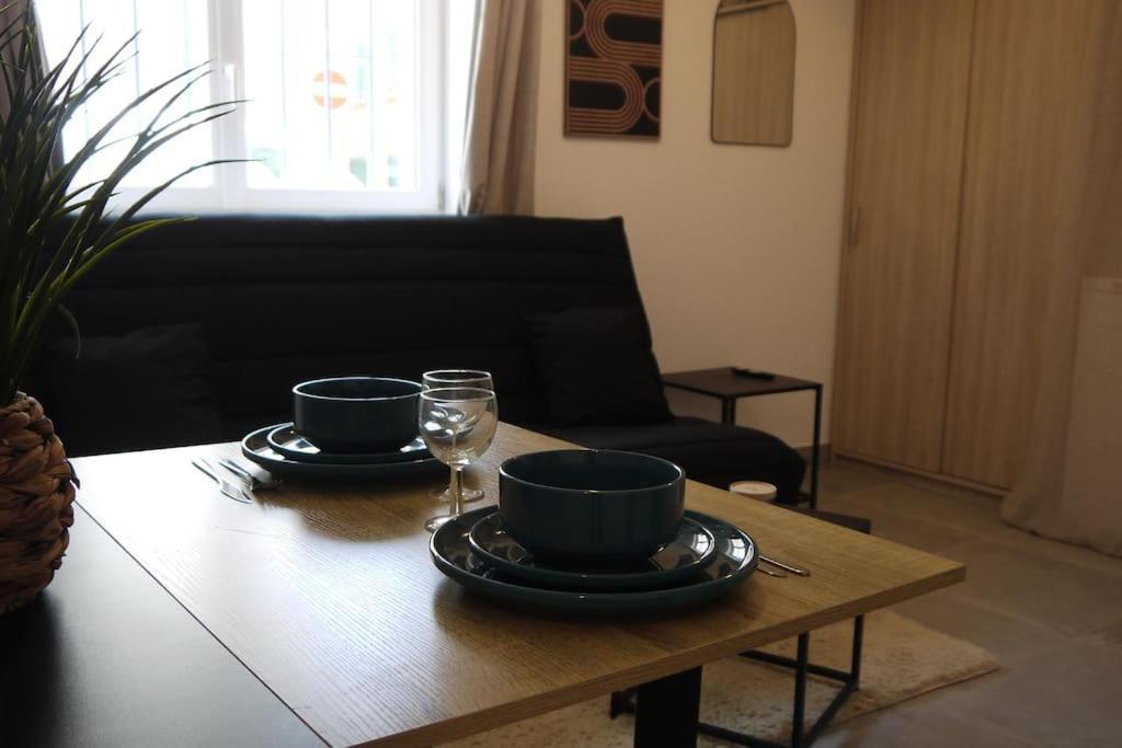 Petit Cocon Douillet Climatise Pour 2 Pers Apartment La Crau Exterior photo